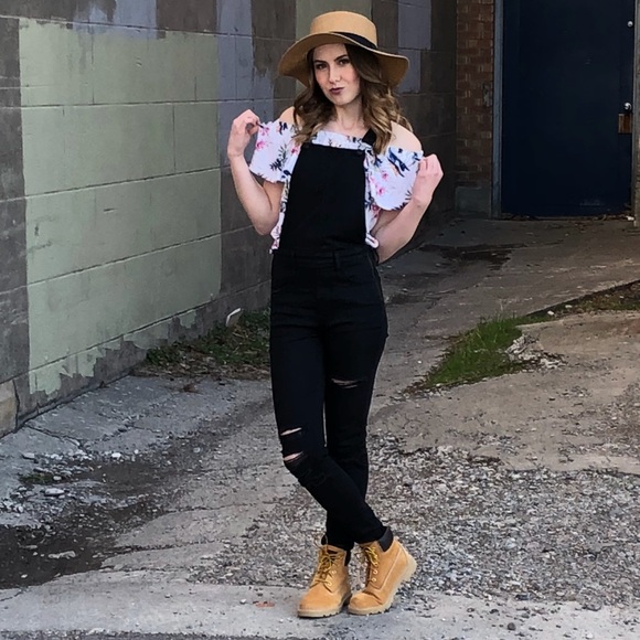 Meet your Posher, Raegan - Picture 1 of 1